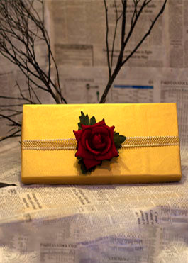Plain Golden Design For Packing Red Rose Flower Boxes