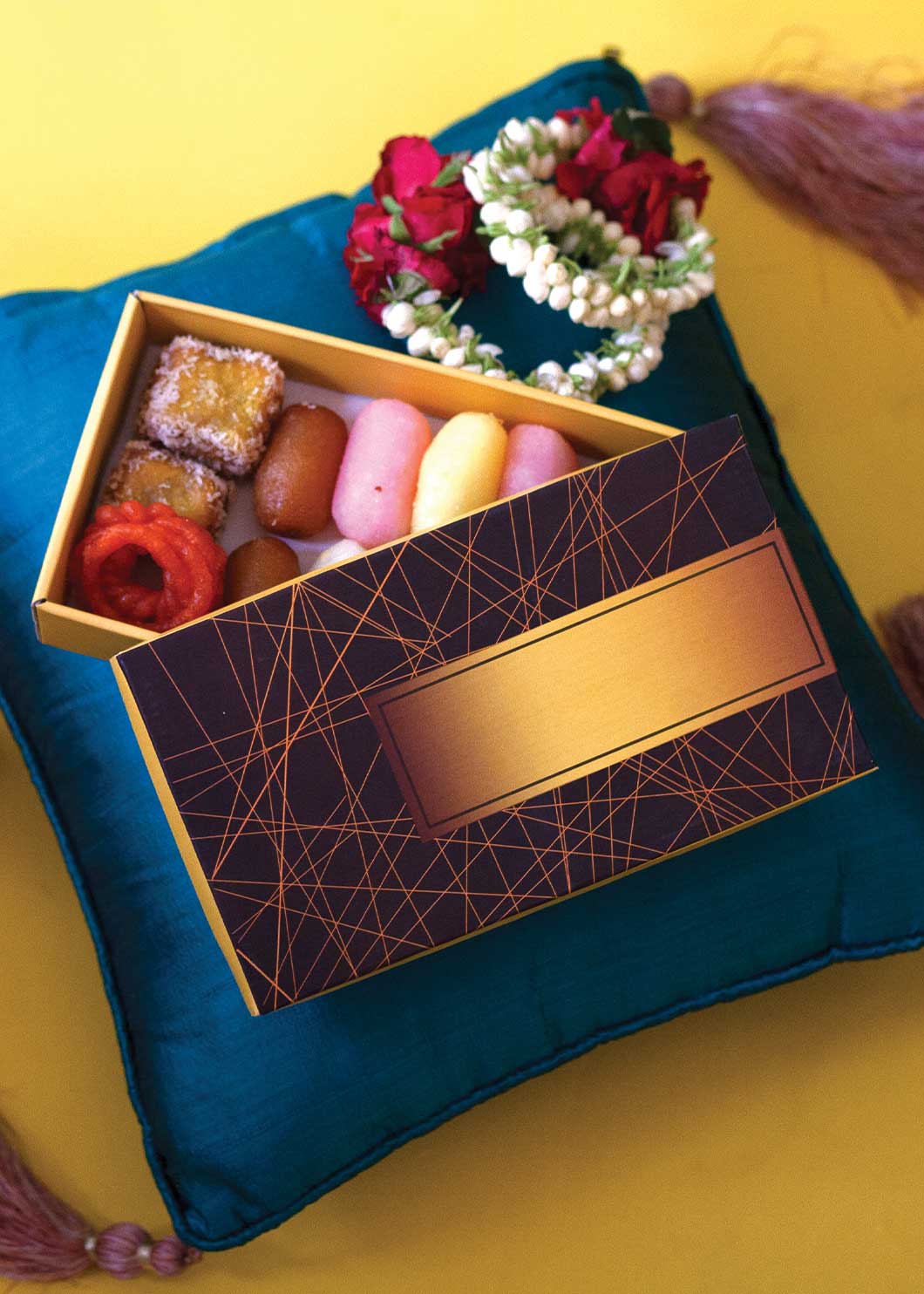 Black and Golden Design Box for Packing