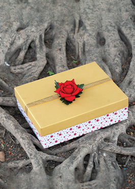 Gold and White Star Design Box For Packing Flower with Ribbon Boxes With Bags